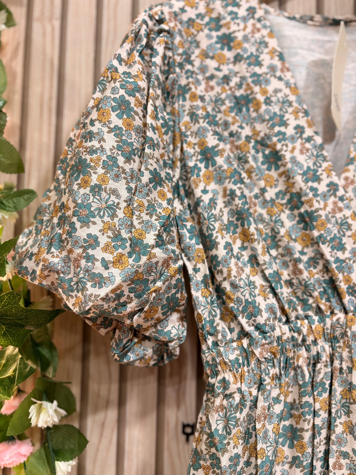 Vestido Elaris Vestido largo floral con escote cruzado Elaris