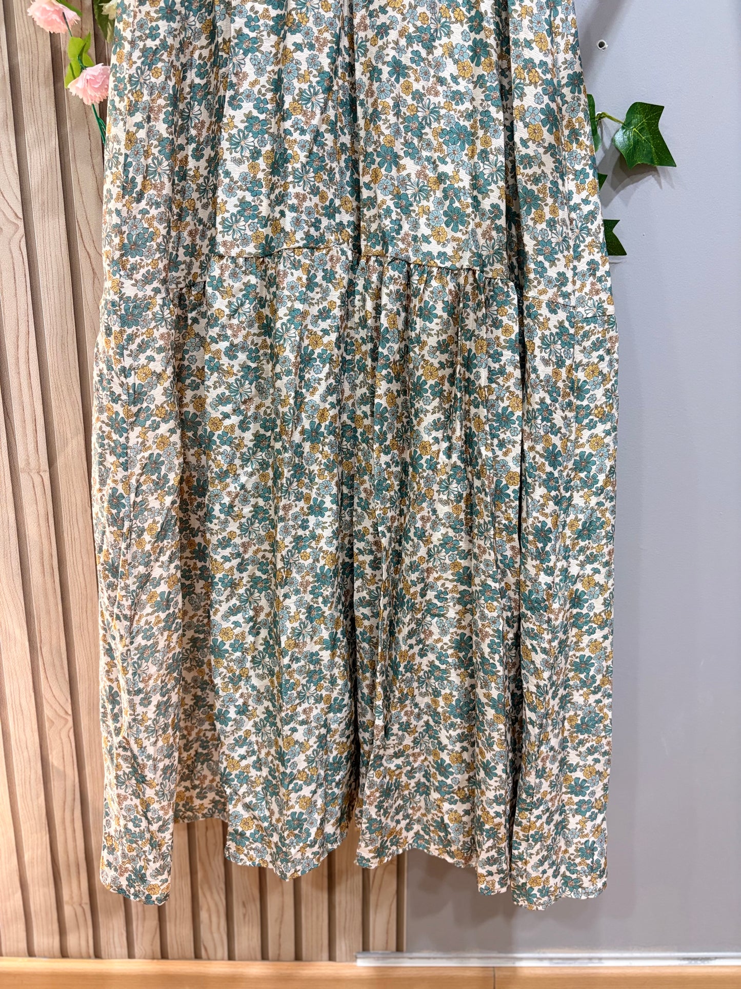 Vestido Elaris Vestido largo floral con escote cruzado Elaris