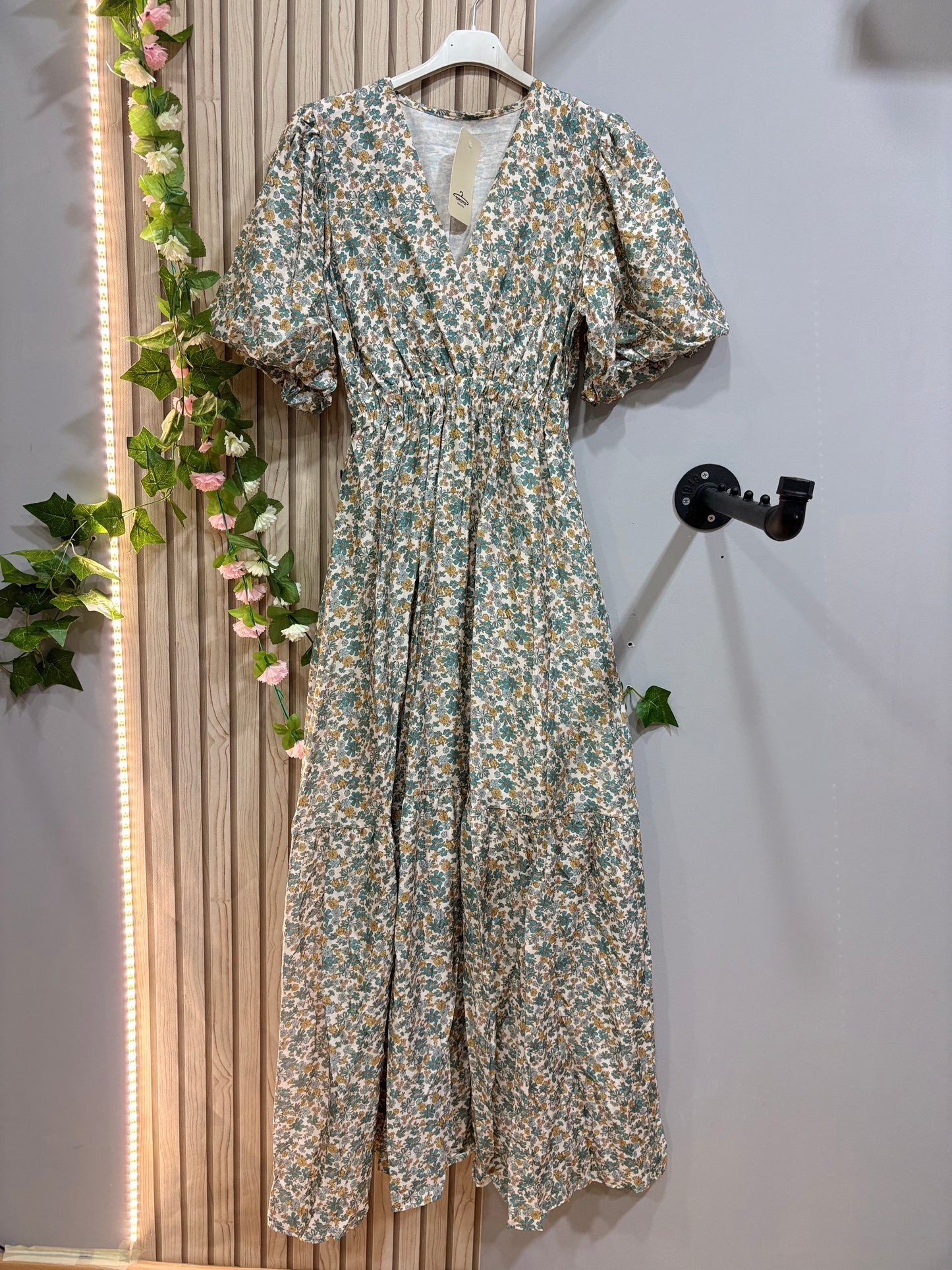 Vestido Elaris Vestido largo floral con escote cruzado Elaris