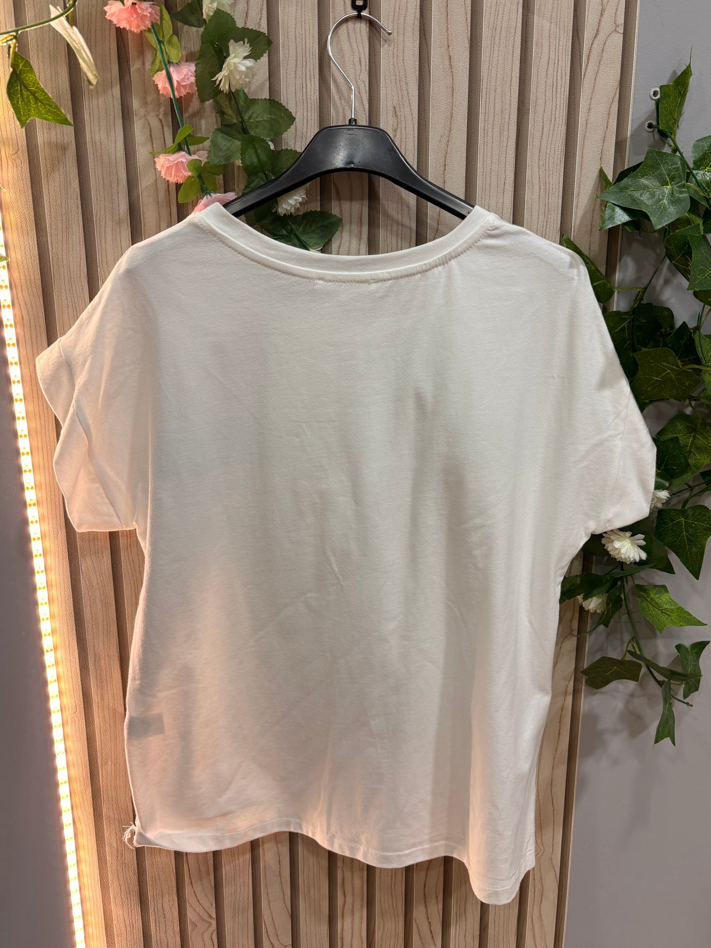 Camiseta Azira – camiseta mujer boho con pasamanería y borlas