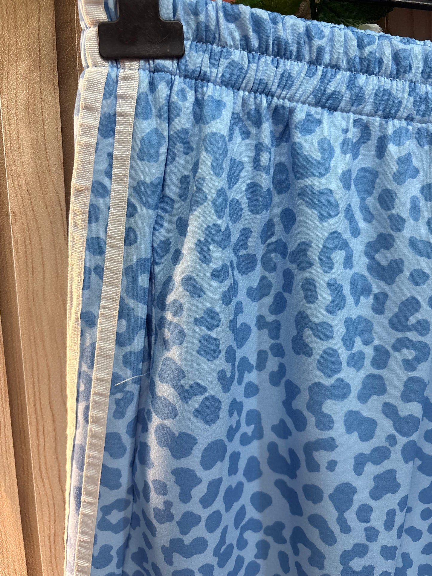 Conjunto Effortless – set deportivo estampado mujer con pantalón ancho y camiseta oversize