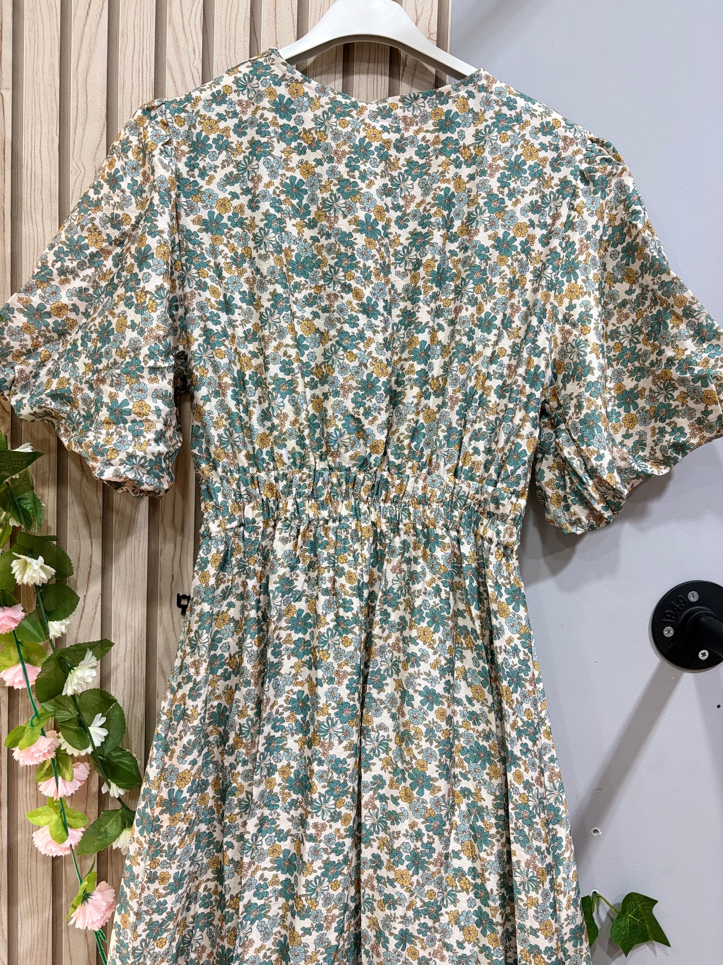 Vestido Elaris Vestido largo floral con escote cruzado Elaris