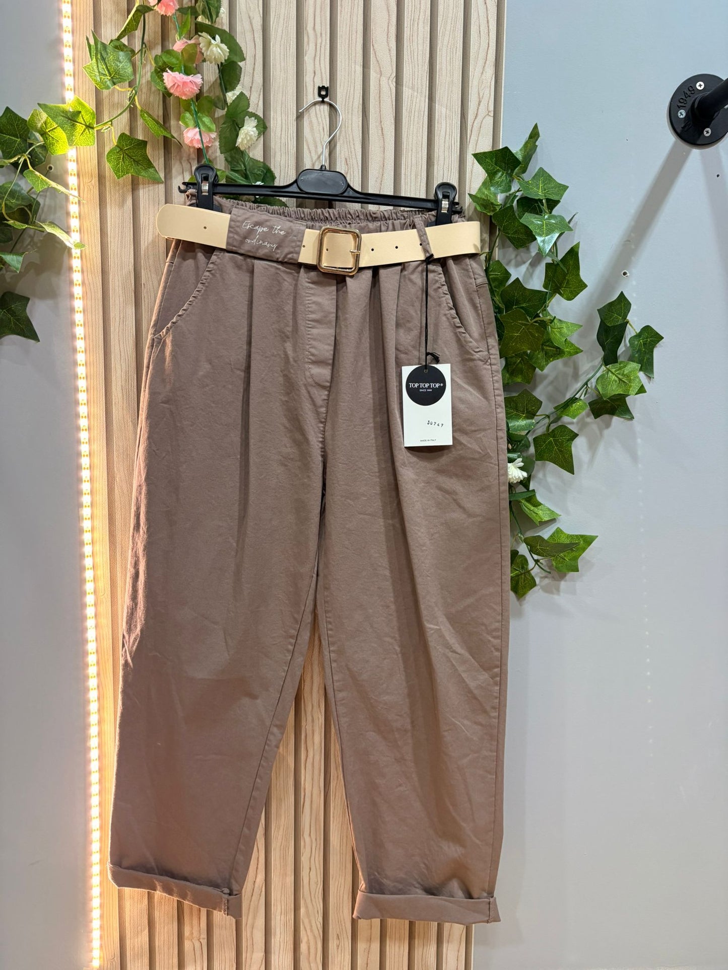 Pantalón Bianca – pantalón mujer fluido de tiro alto con cinturón