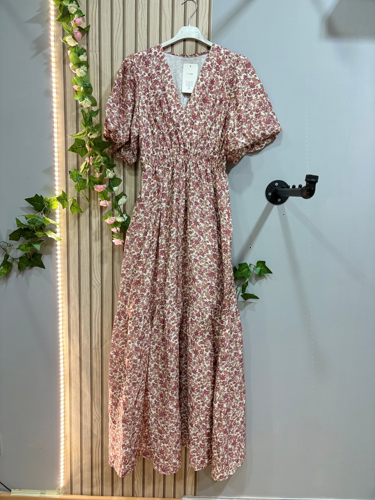 Vestido Elaris Vestido largo floral con escote cruzado Elaris