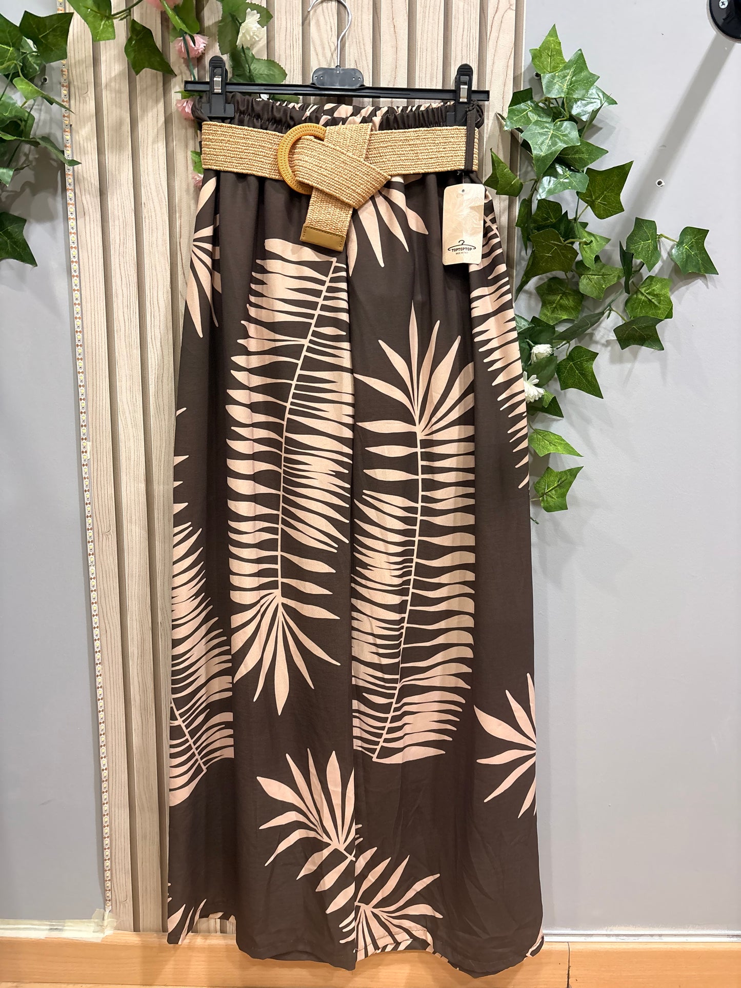 Pantalón Maore Fluido, elegante y con ese aire exótico que eleva cualquier look.