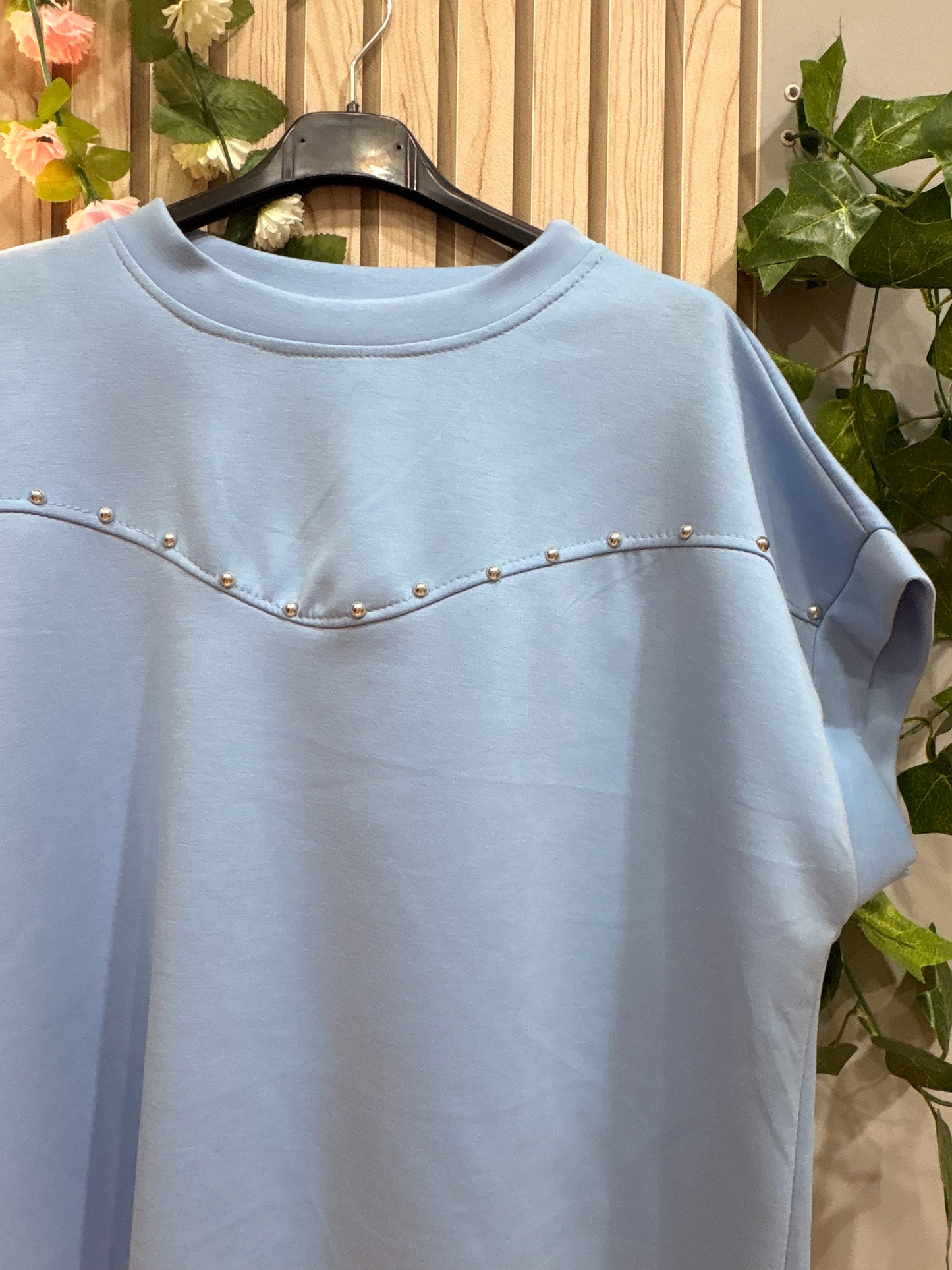 Camiseta Nova – camiseta mujer oversize con detalle de tachuelas