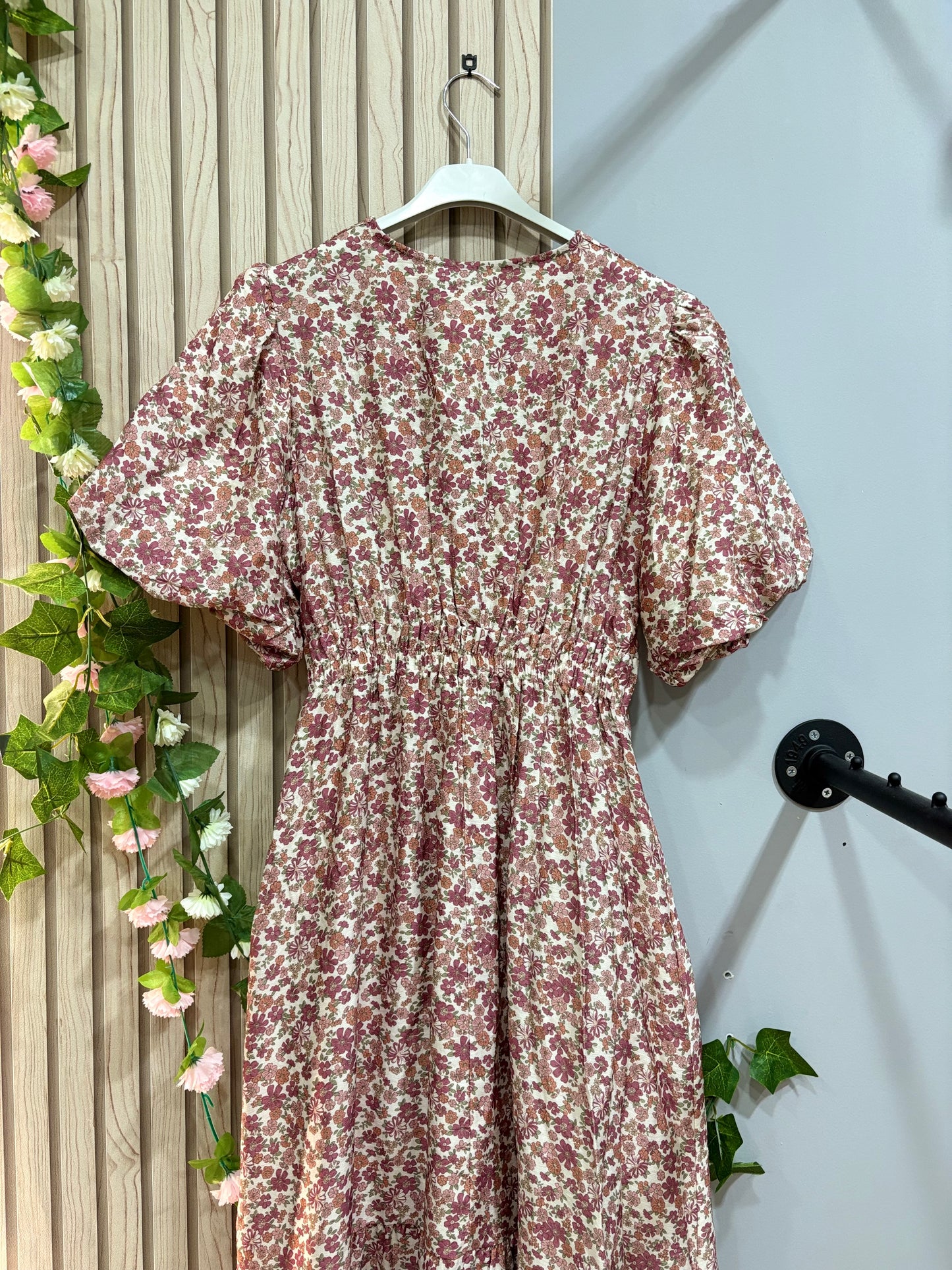 Vestido Elaris Vestido largo floral con escote cruzado Elaris