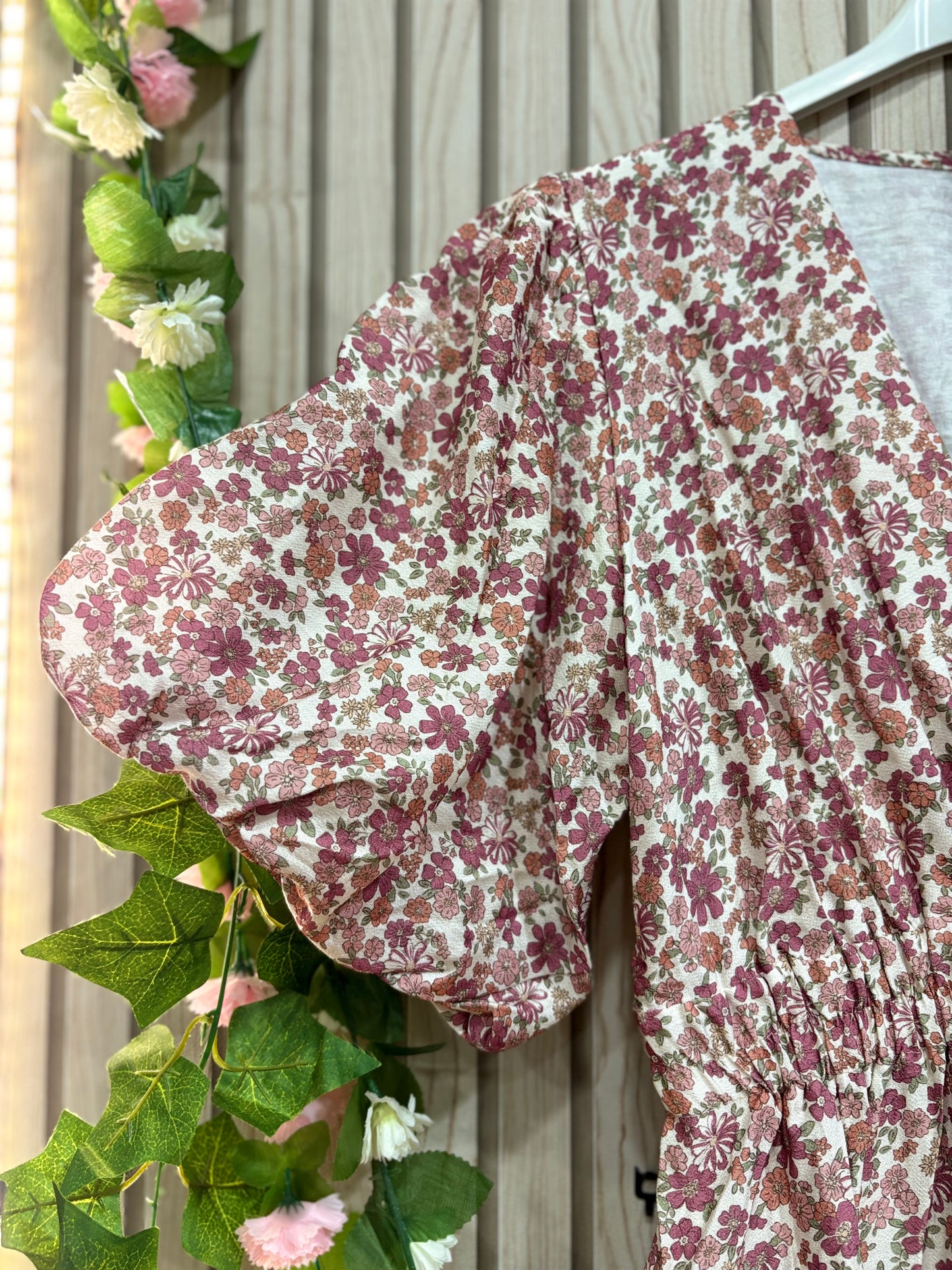 Vestido Elaris Vestido largo floral con escote cruzado Elaris