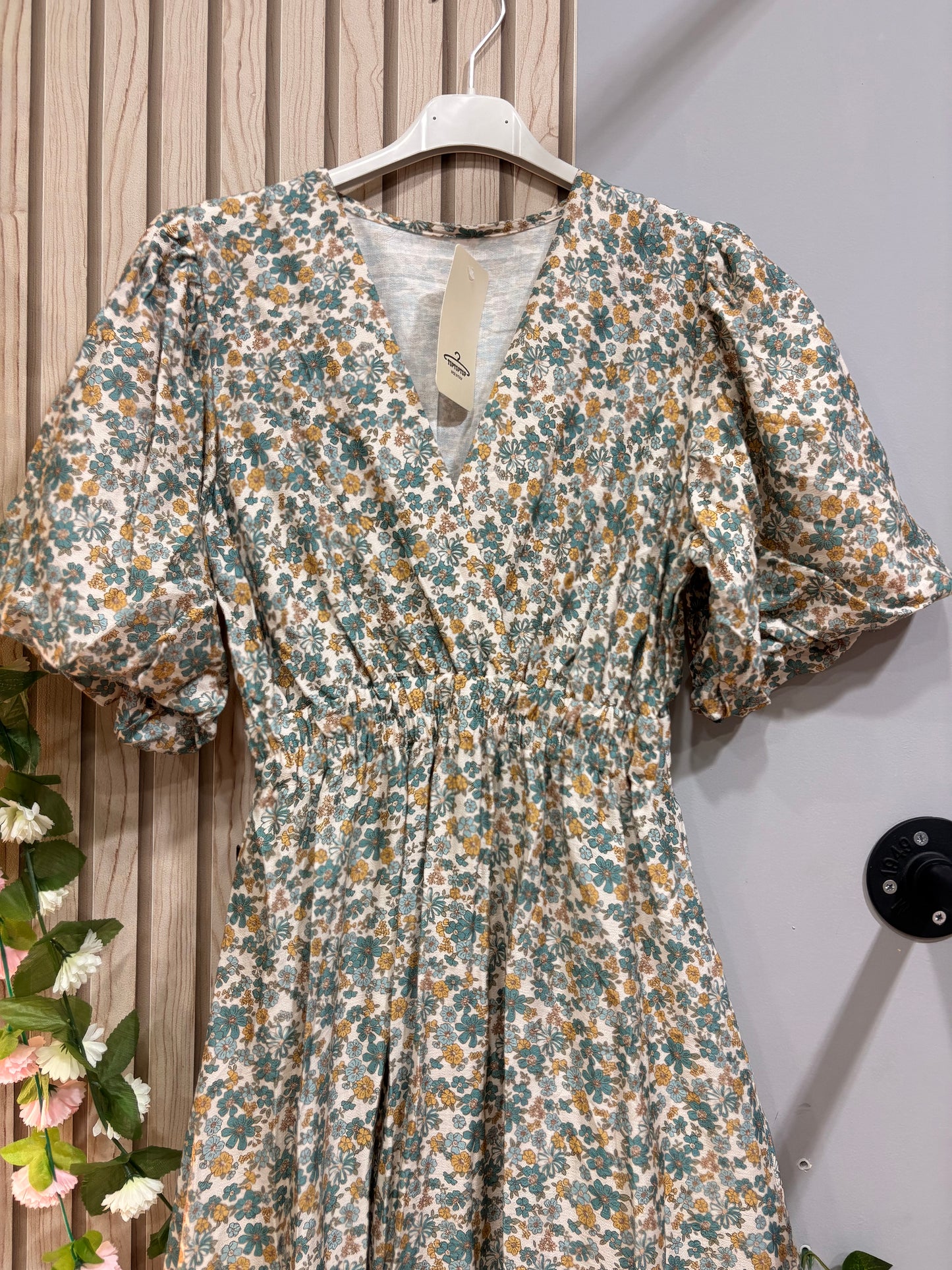 Vestido Elaris Vestido largo floral con escote cruzado Elaris