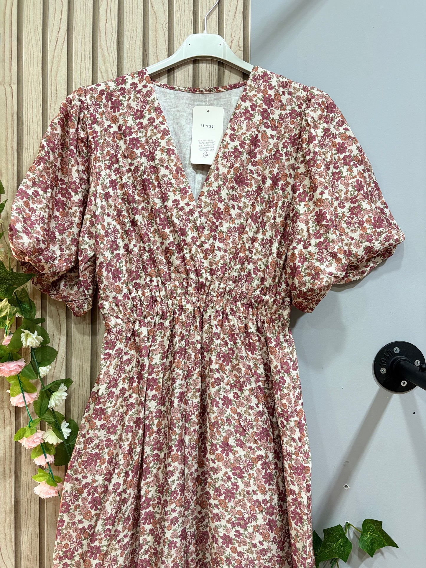 Vestido Elaris Vestido largo floral con escote cruzado Elaris