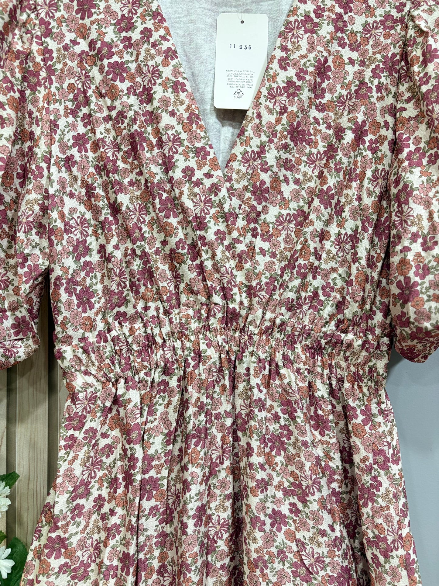 Vestido Elaris Vestido largo floral con escote cruzado Elaris