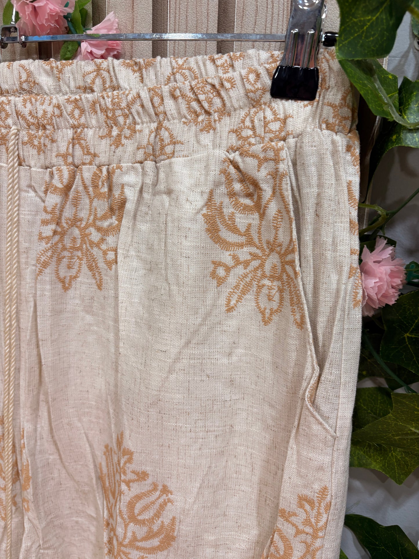 Conjunto Sahara – set mujer estampado beige con pantalón ancho y blusa ligera