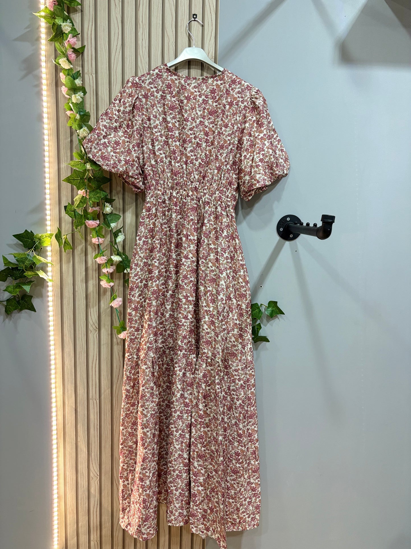 Vestido Elaris Vestido largo floral con escote cruzado Elaris