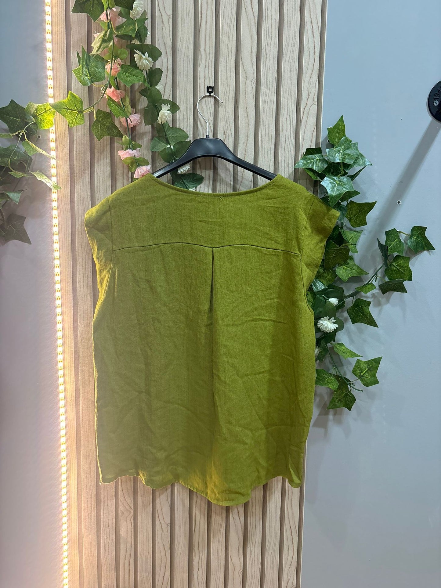 Camisa Nerea – camisa mujer fluido efecto lino con detalle en hombros