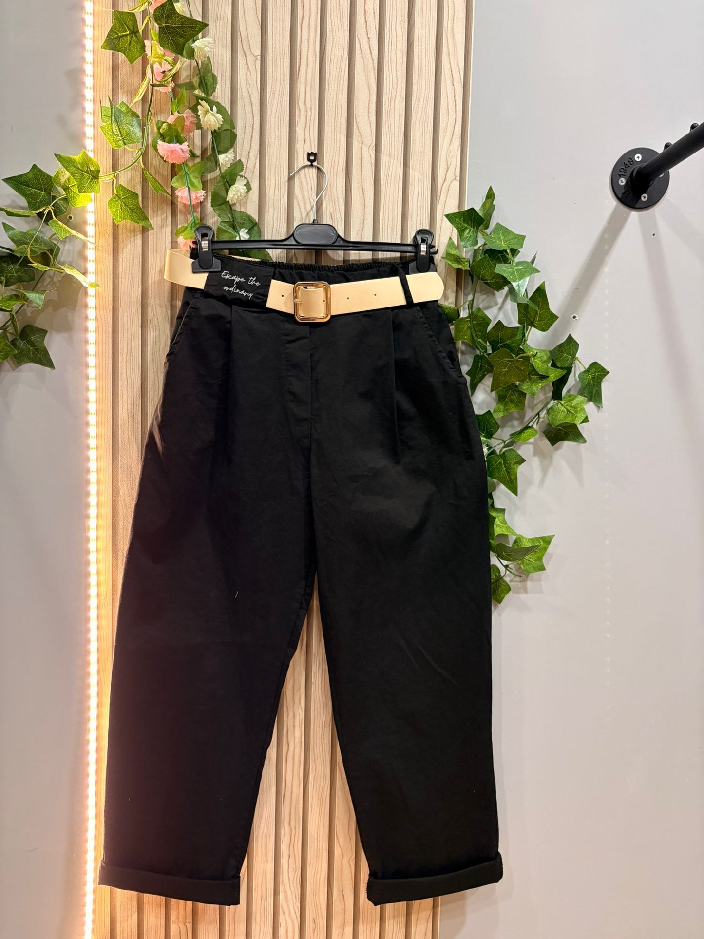Pantalón Bianca – pantalón mujer fluido de tiro alto con cinturón