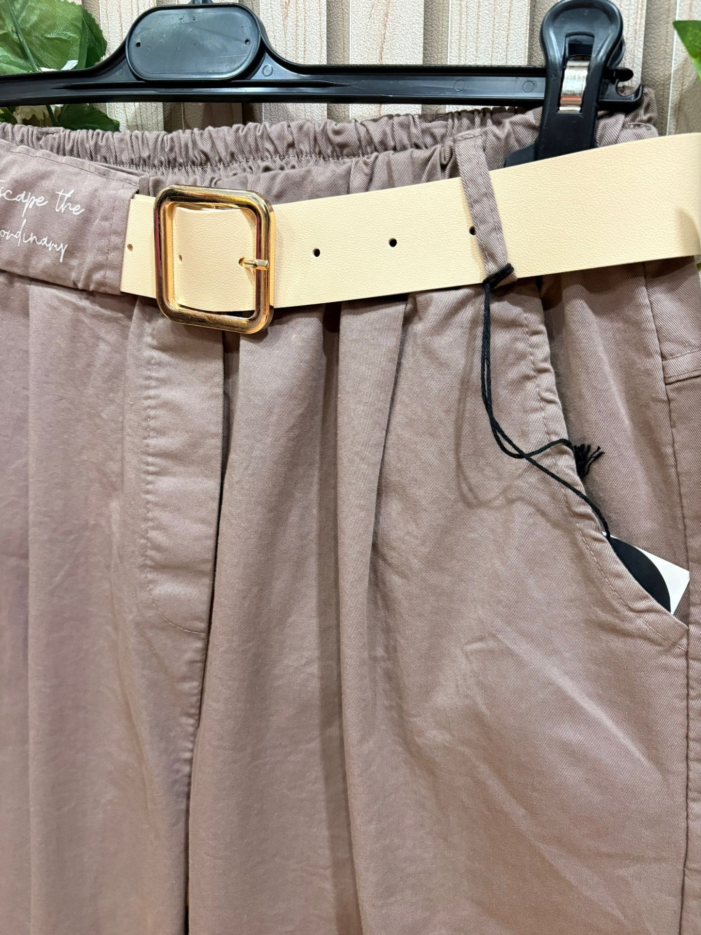 Pantalón Bianca – pantalón mujer fluido de tiro alto con cinturón